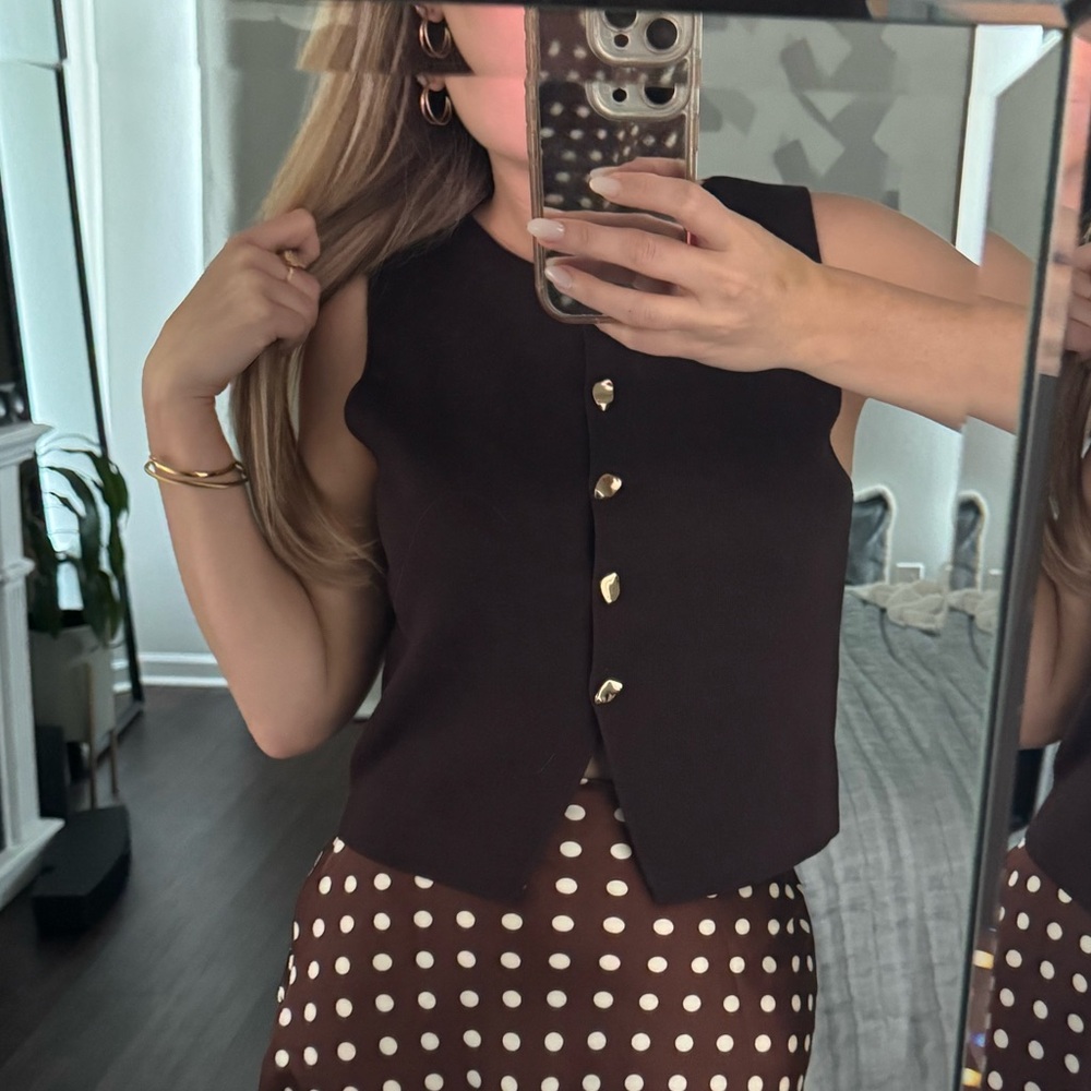 Old Money Solid Brown Sleeveless Button Down Top with Gold Buttons - Picture 5 of 8